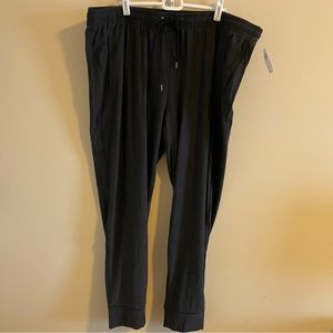 NWT Mid-Rise Breathe ON Jogger Pants